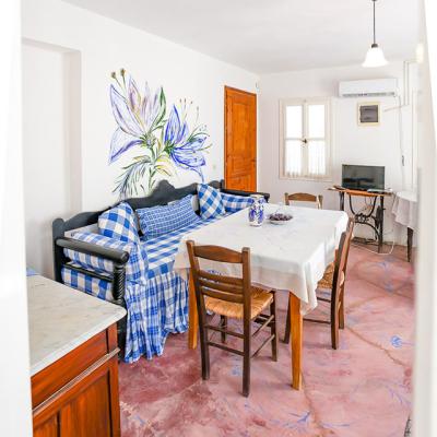 Angelicas Apartment 3 125